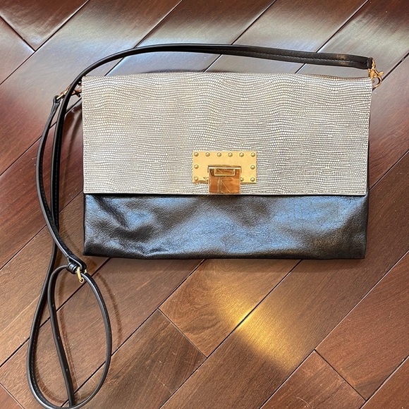 Badgley Mischka Handbags - Badgley Mischka Clutch